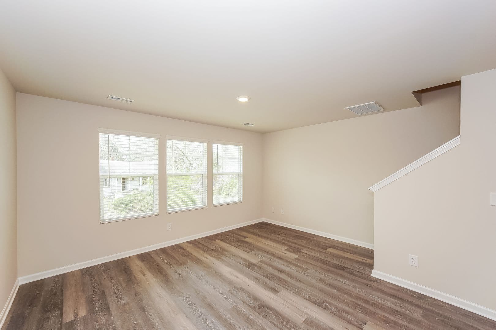 225 Kennerly Ave, Unit B - Photo 5