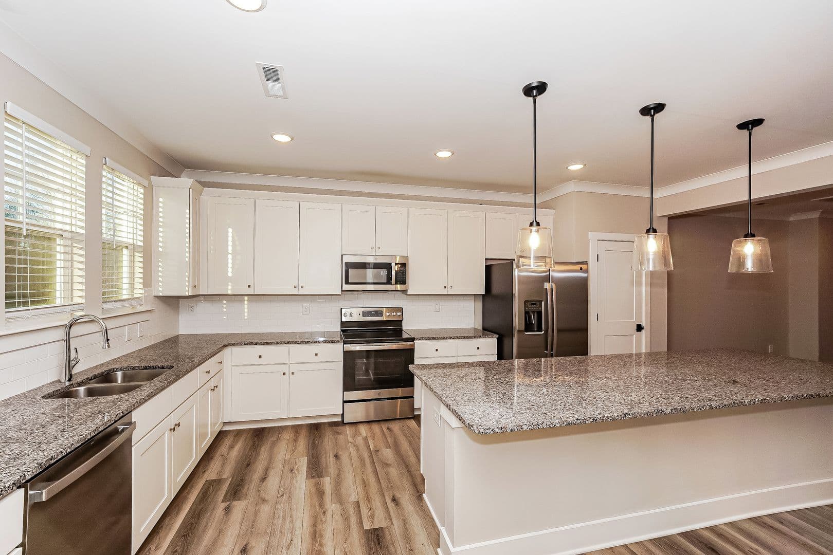 120 Glencoe Ln, Unit 104 - Photo 3