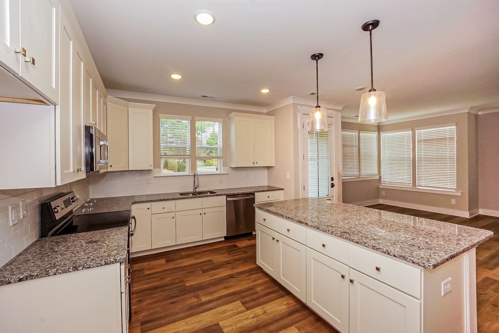143 Carriage Club Dr, Unit 104 - Photo 2